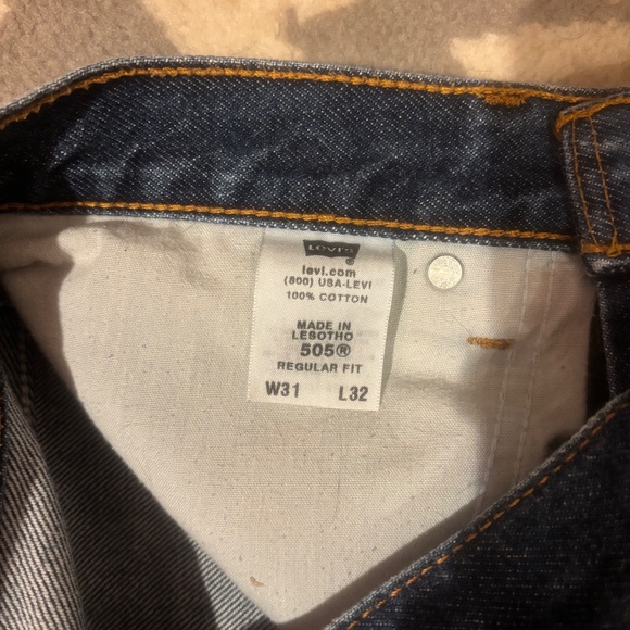 Levi’s 505 Regular Fit Jeans – Size 31x32 – Dark Wash Denim - Picture 3 of 3